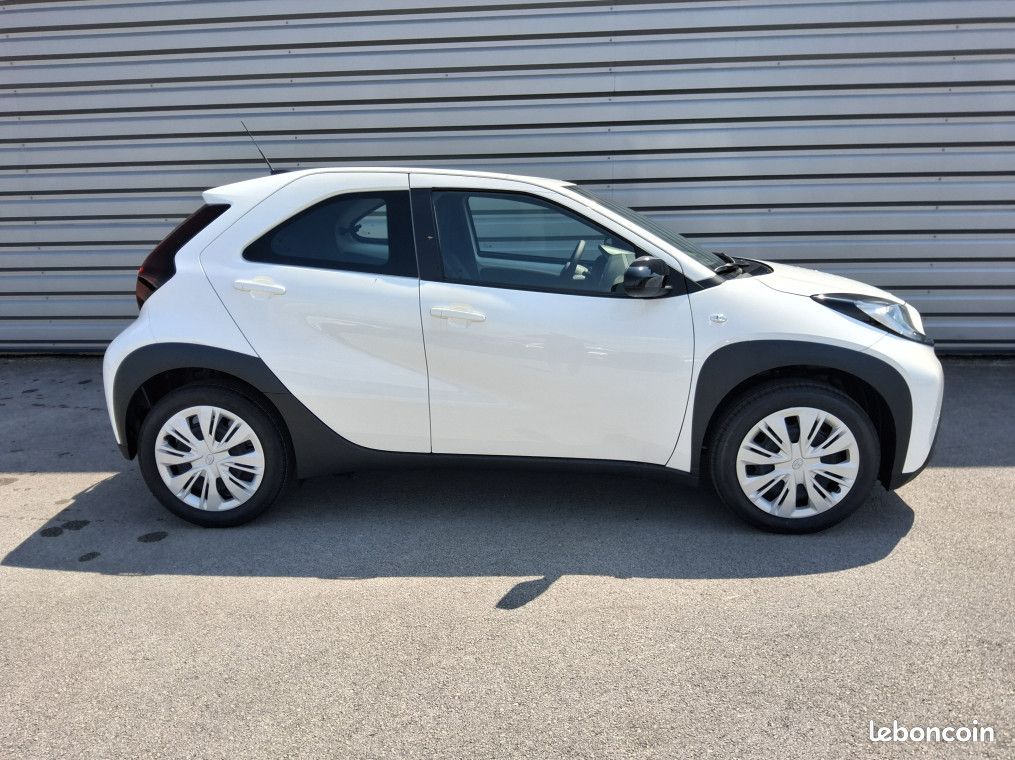 Toyota aygo x 1.0 VVT-i 72 Dynamic (image 4)