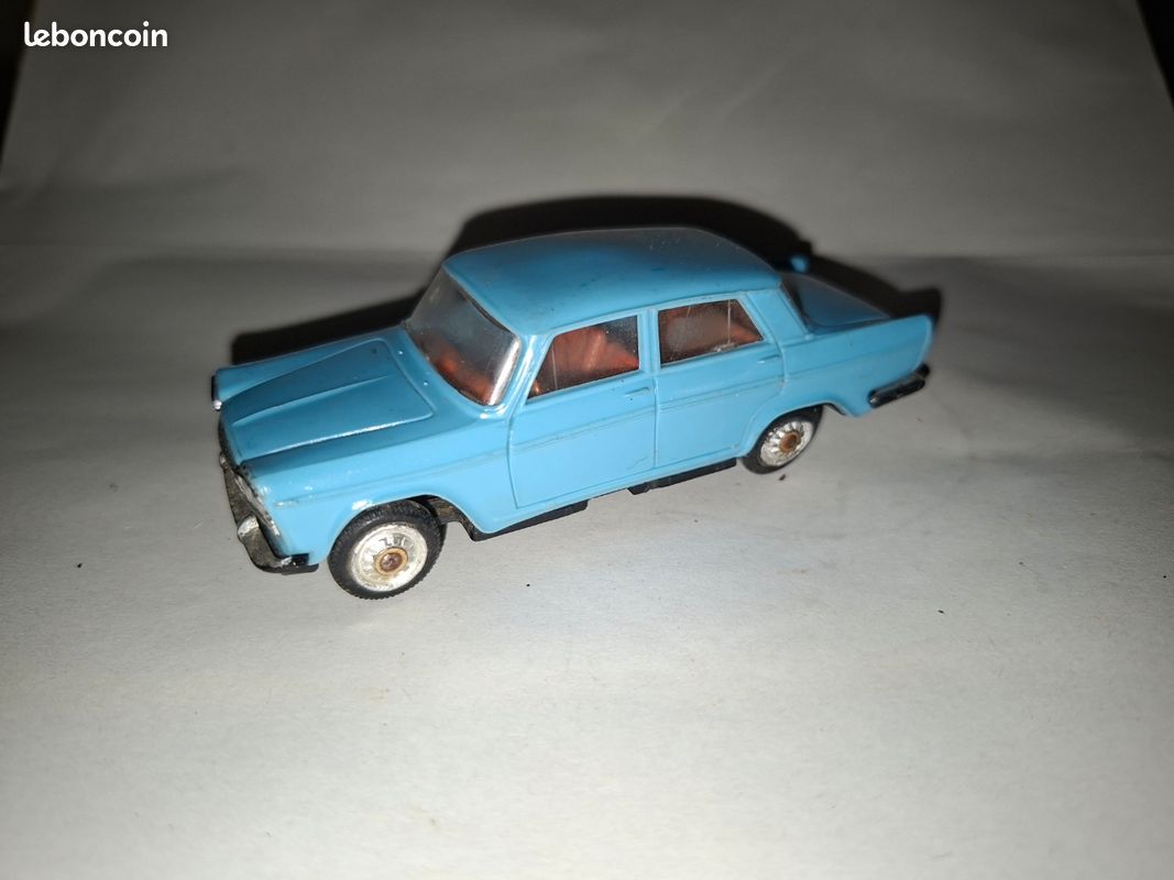 Norev ancienne Fiat 2300 (image 1)