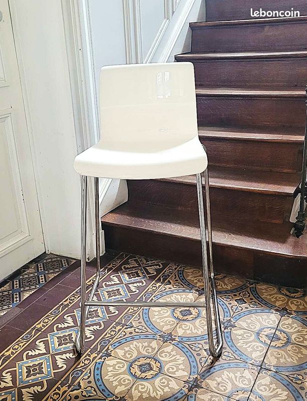 Chaise design blanche pour bureau ou espace d'accueil (image 2)