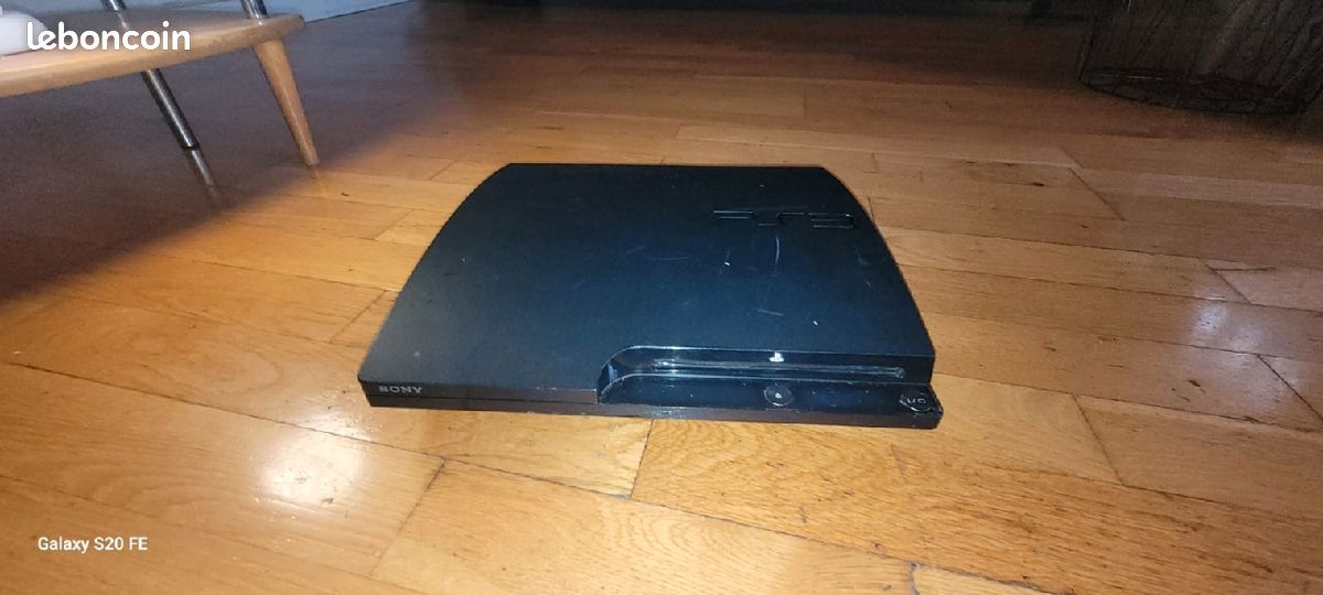 Ps3 slim + 1 manette + 1 manette offerte+lot de 7 jeux (image 1)