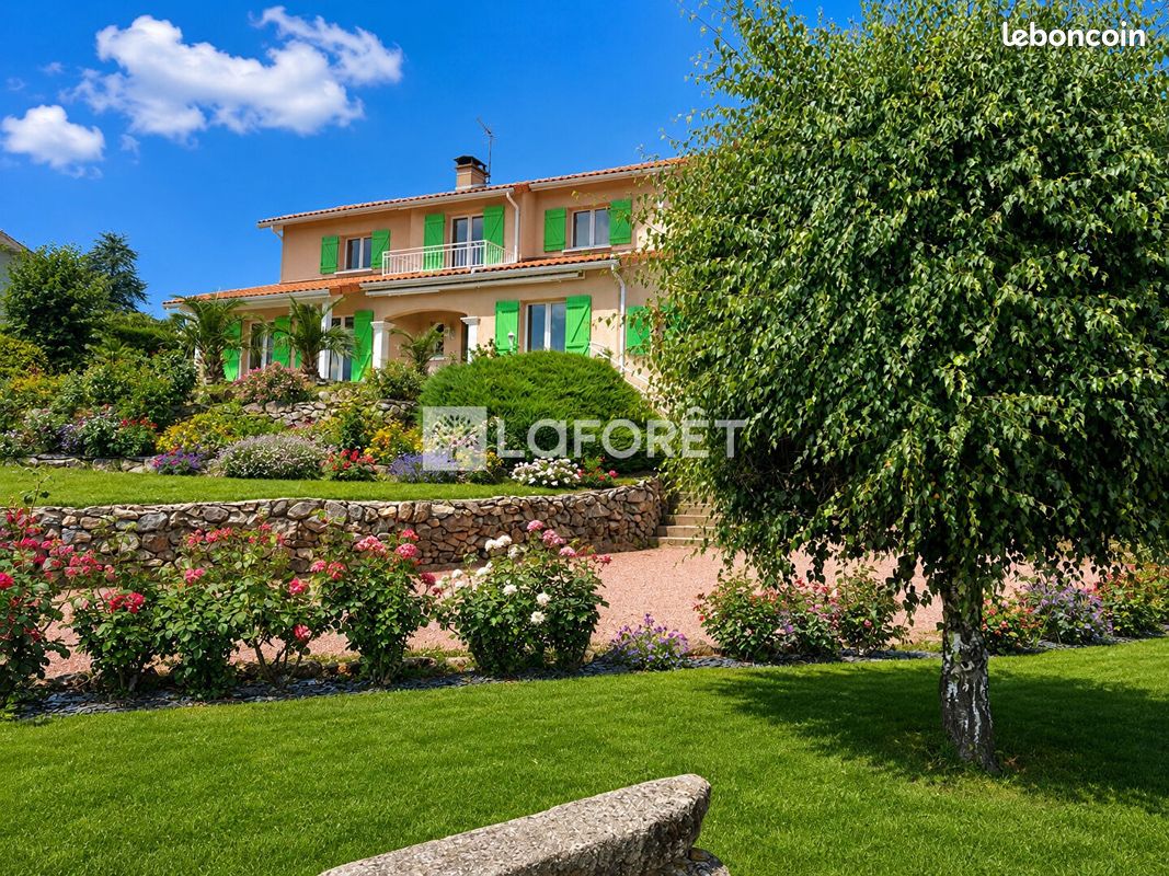 Maison 4 pièces 120 m² · à Villemontais · 120 m² · 248 000 €