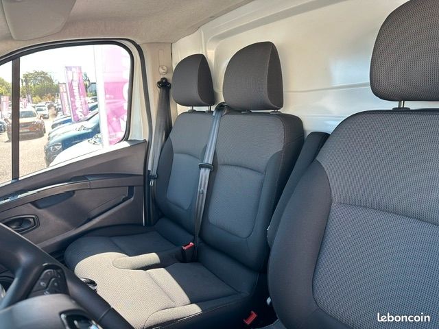 Renault TRAFIC III FOURGON L1H1 3T 2.0 BLUE DCI 130CH ADVANCE GSR2 (image 3)