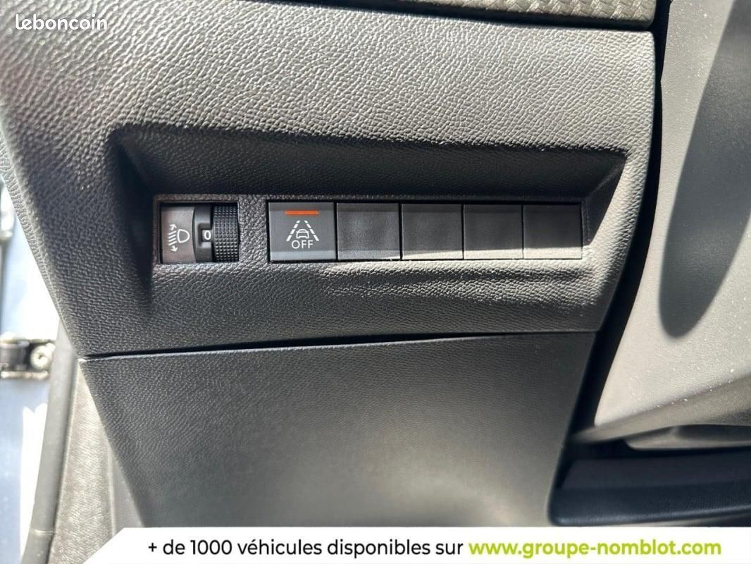 Peugeot 208 PureTech 100 S&S BVM6 Style (image 28)