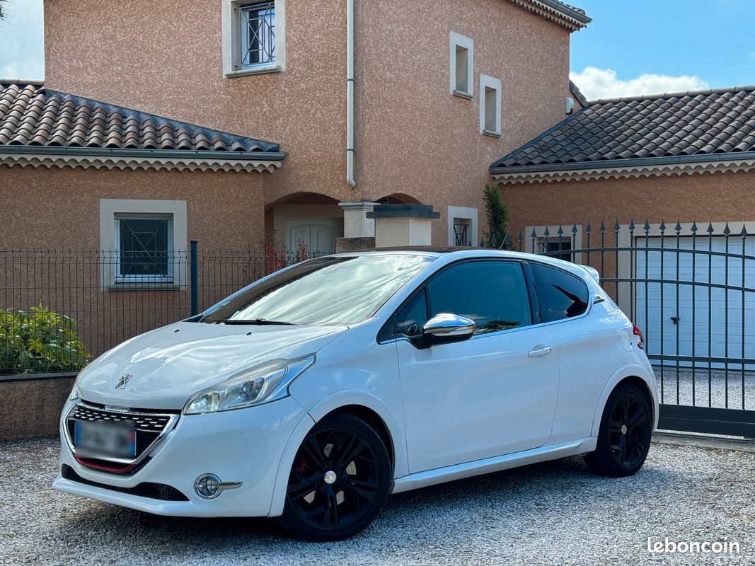 PEUGEOT 208 GTI 200cv JBL CT OK / RÉVISION OK