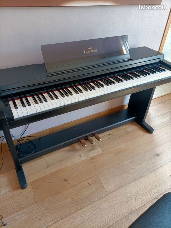 Piano Yamaha CLP 650 - Instruments de musique