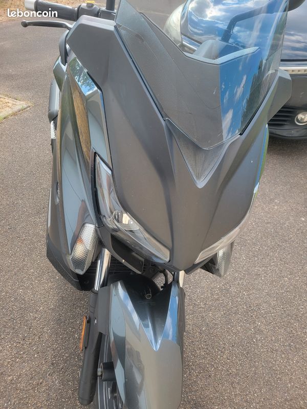 Xmax 125cc (image 2)