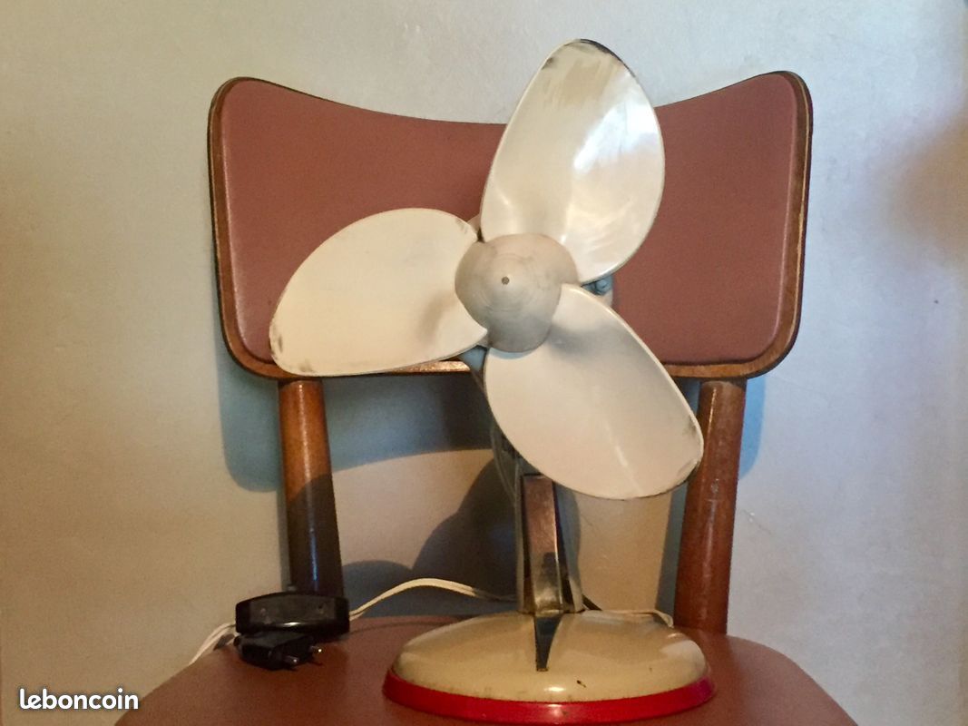 Ventilateur Art déco, Ventilateur de vieilles fleurs, Ventilateur en Ventilateur Art déco, Ventilateur de vieilles fleurs, Ventilateur en