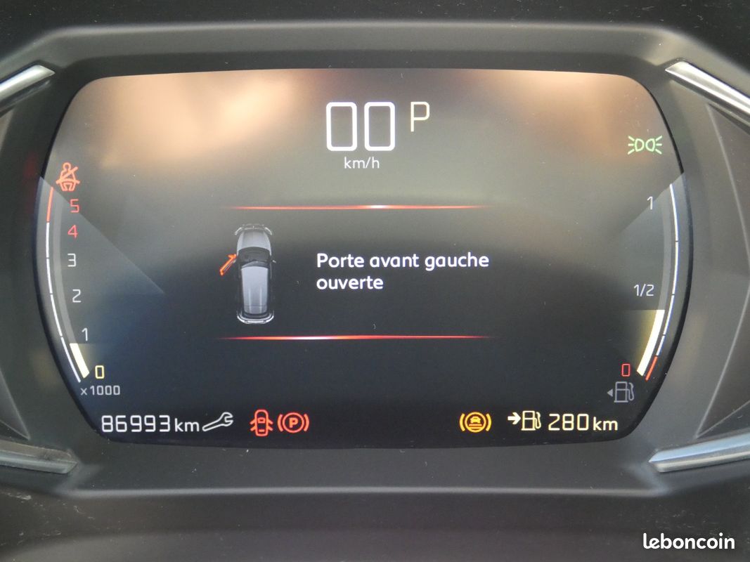 DS DS3 CROSSBACK BlueHDi 130 EAT8 Grand Chic (image 25)