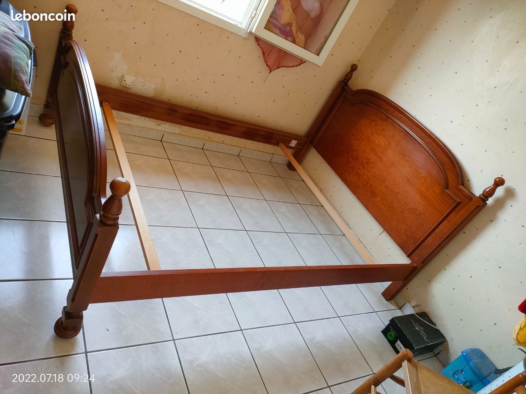 Encadrement de lit en merisier très bon état (image 1)