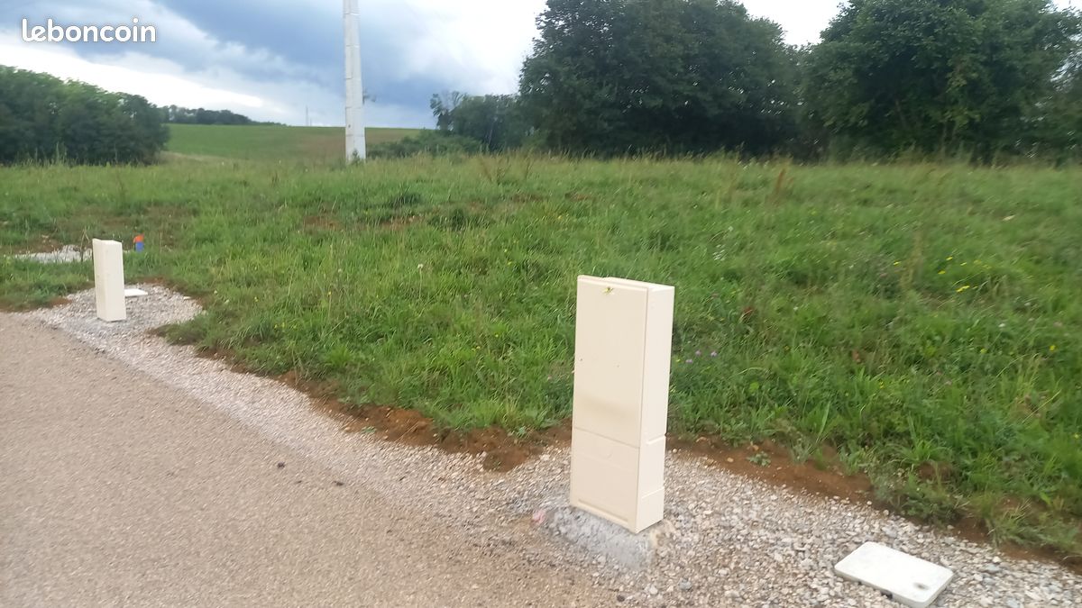 Vente de terrain 633 m2 · à Roset-Fluans · 60 135 €