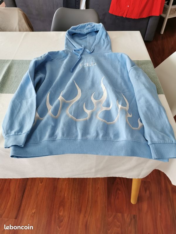 Sweat bleu à capuche de la marque Eva x DCMJ, taille S/M Vêtements