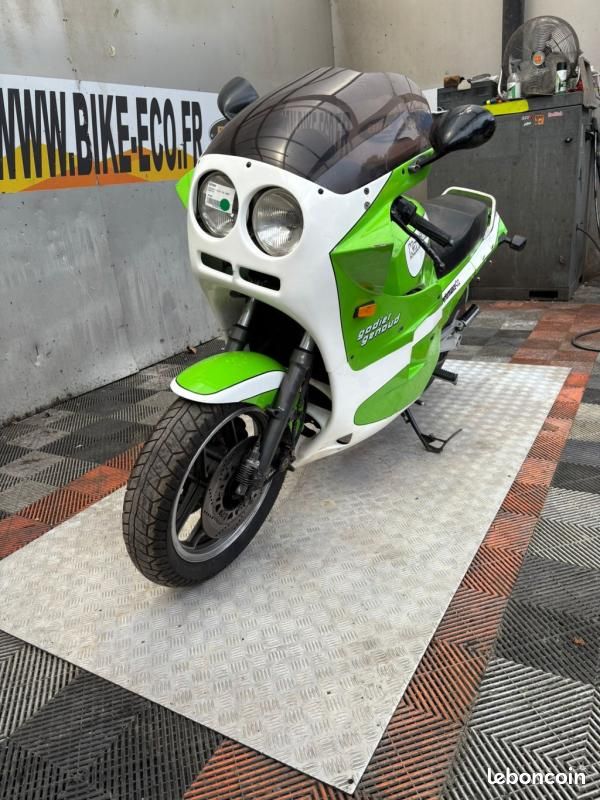 Kawasaki GPZ 900 R GODIER GENOUD (62980) (image 3)