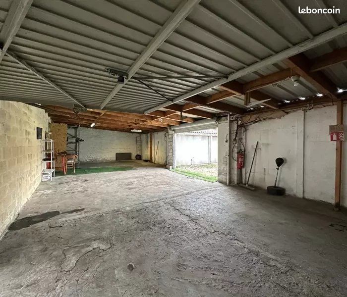 Parking 1 pièce 90 m² · à Roubaix · 90 m² · 95 000 €