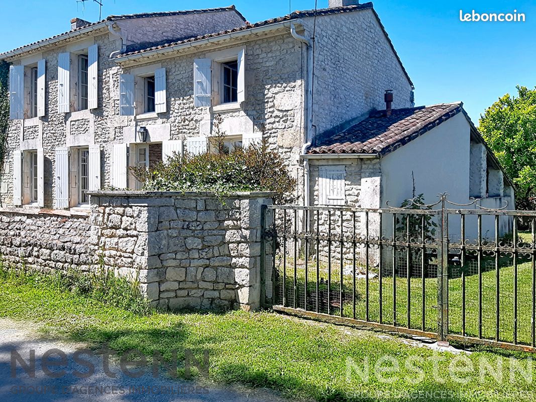 Maison 9 pièces 186 m² · à Saint-Romain-de-Benet · 186 m² · 280 000 €