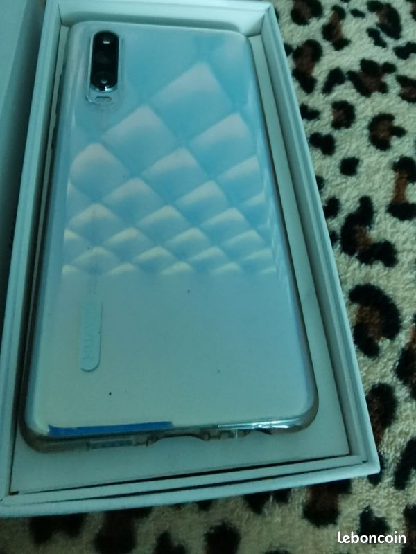 Huawei P30 comme neuf dans son emballage d'origine débloqué tout opérateur. État : comme neuf (image 7)