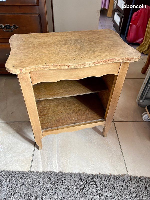 Table de chevet en bois (image 1)