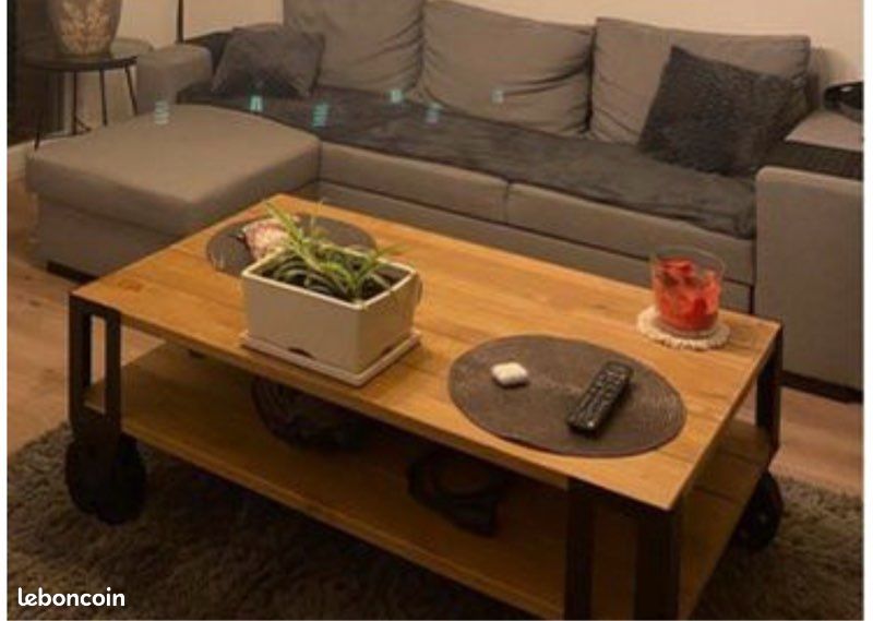 Table en bois (image 1)