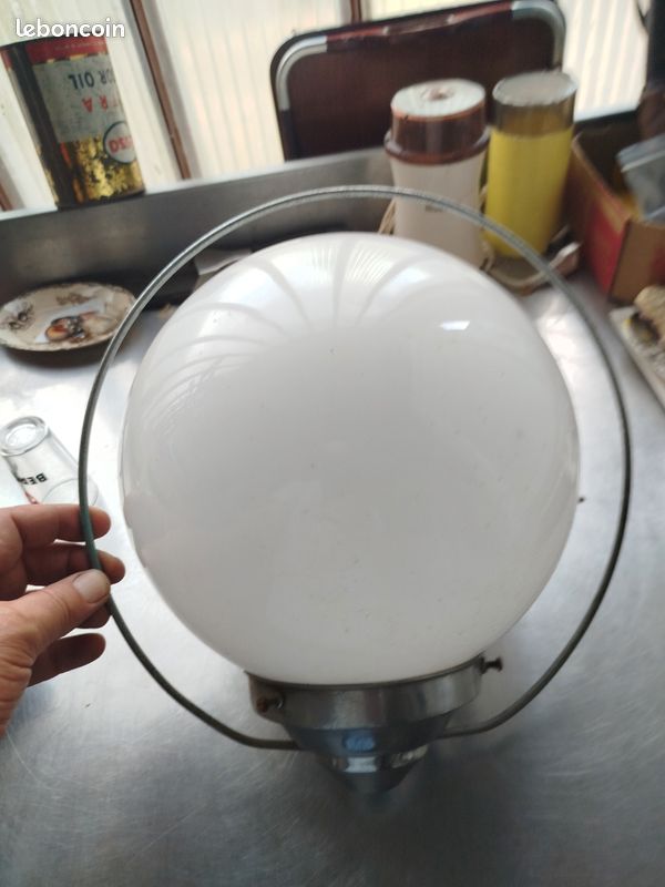 Ancienne suspension Art Déco en verre opalin blanc – Années 1930/1940 (image 7)