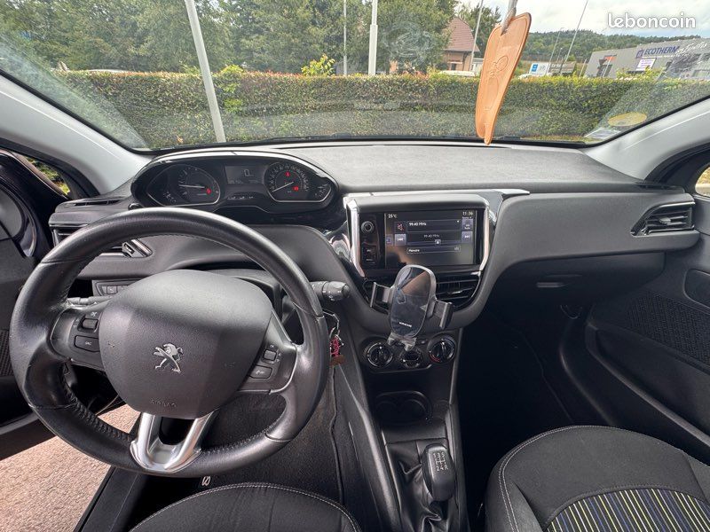 Peugeot 208 (image 2)