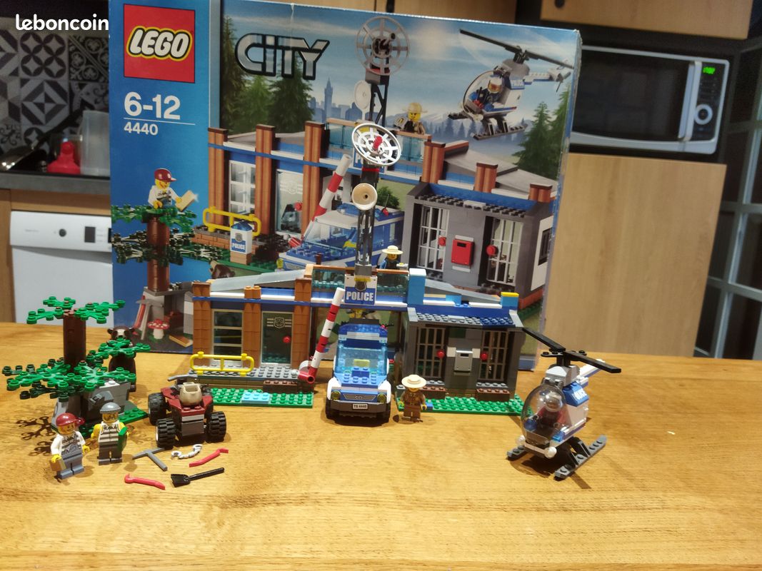 Lego commissariat de police 4440 (image 1)