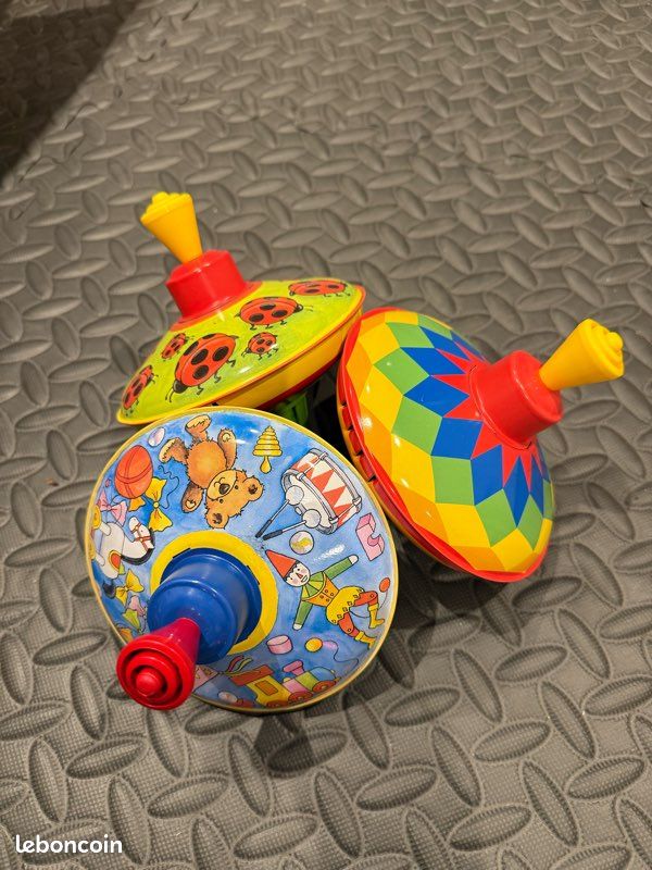 LOT DE TOUPIES Beyblade Hasbro Génération Metal Fusion Cartes Montre