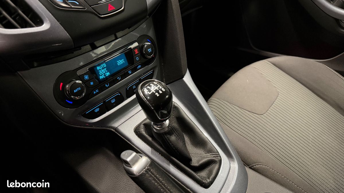 FORD FOCUS SW 1.0 ECOBOOST 125 CH TITANIUM-X START-STOP DISTRIBUTION REMPLACEe (image 39)