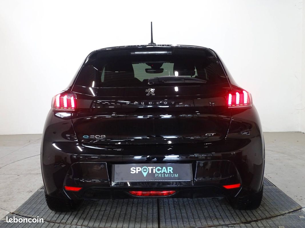 Peugeot 208 e-208 136ch GT Pack (image 4)