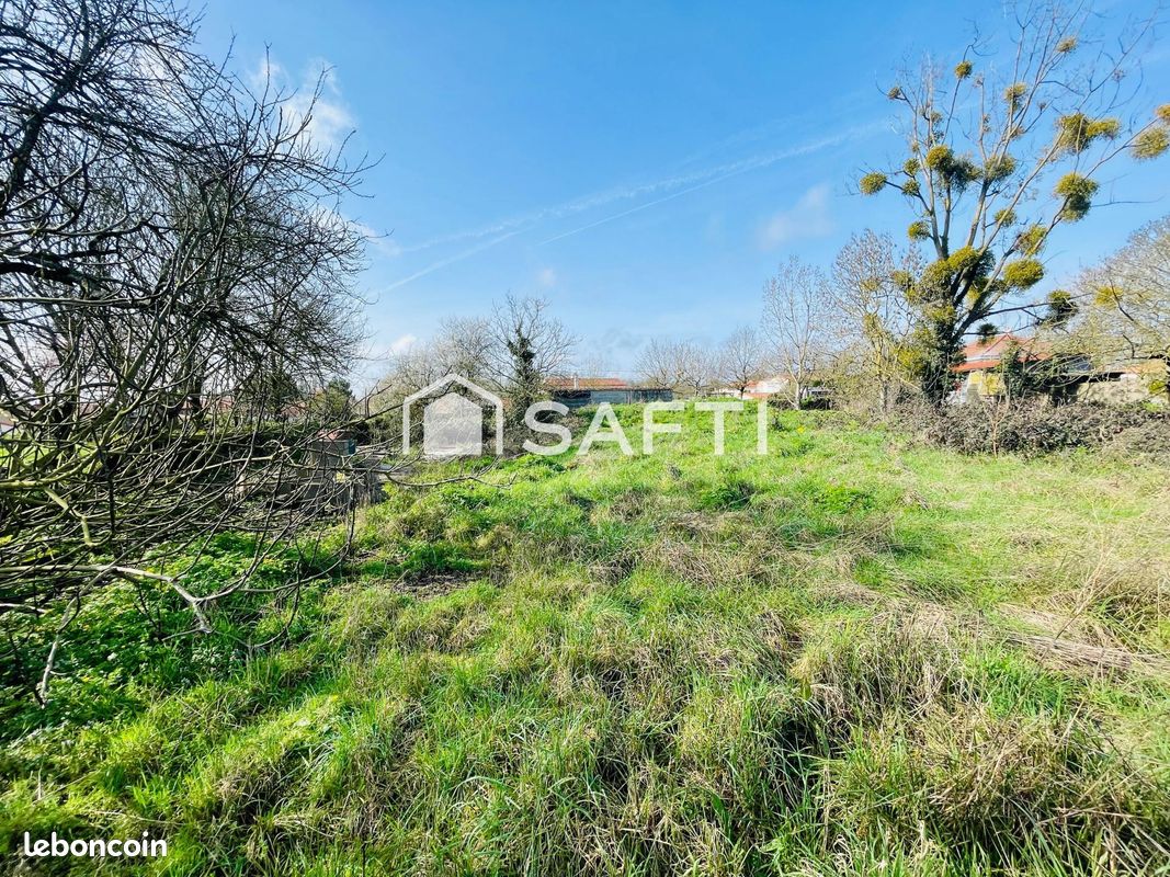 Terrain 1257 m² LA BOISSIERE-SUR-EVRE (image 1)