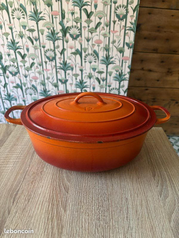 Cocotte Ovale Le Creuset – Fonte Émaillée Orange Volcanique – Taille D (28 cm) - Arts de la table