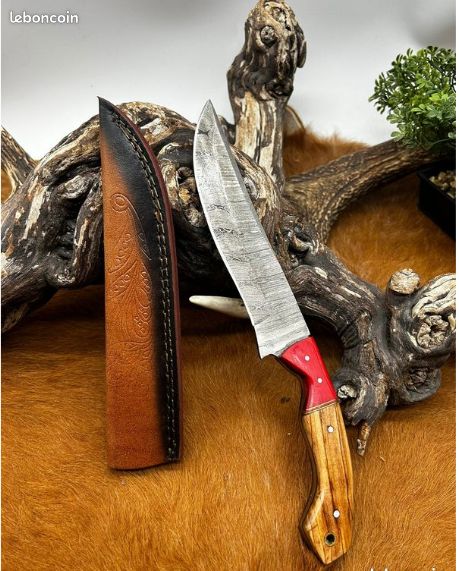 CTD33:Couteau chasse lame damas 256 couches Manche en bois d'olivier ref D75 - Collection
