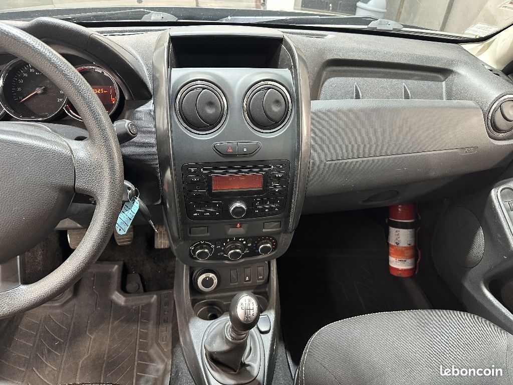 Dacia Duster 1.5 dCi 110 4x4 Lauréate +ATTELAGE (image 10)
