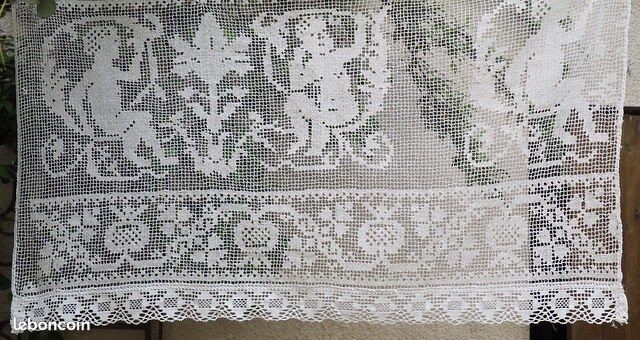 Petit rideau ancien à motifs d'anges, dentelle main (image 1)