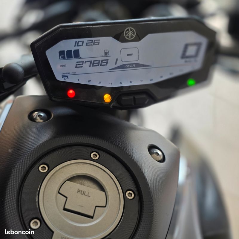 Moto Yamaha MT07 Gris foncé (image 3)