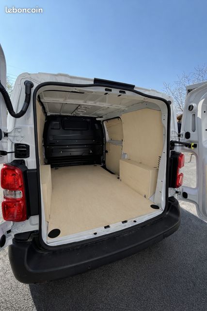 22 873 EUROS HT - SCUDO FOURGON M 120CV BM - Finition Pack Premium Connect Série 4 (image 5)