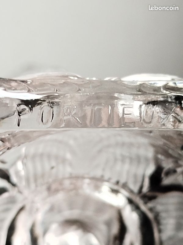 Bougeoir/bougeoir en verre pressé Portieux français antique