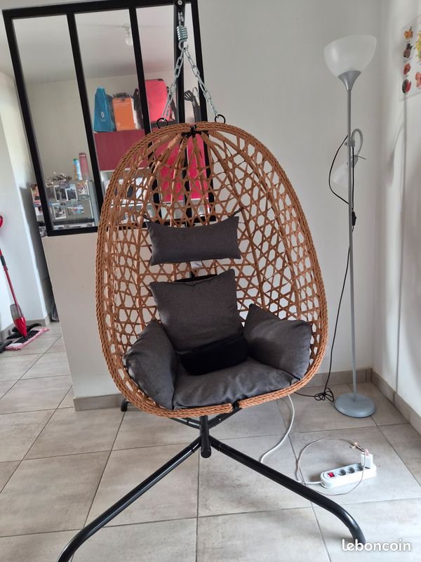 Fauteuil suspendu avec coussin – Style cocooning (image 1)