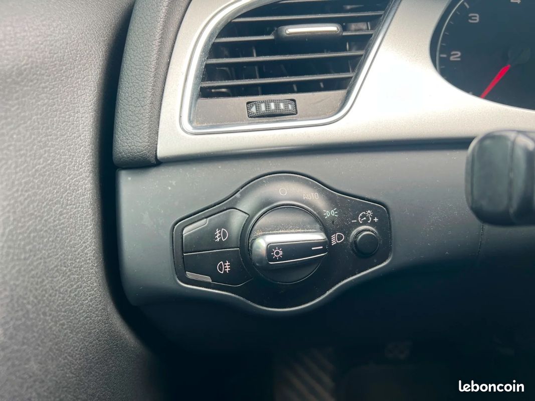 AUDI A4 AVANT 2.0 TDI 170 DPF S line (image 25)