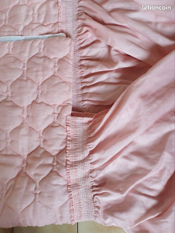 Dessus de lit en 140 cm comme neuf + 2 housses couleur saumon en tbe. #dessus de lit (image 2)