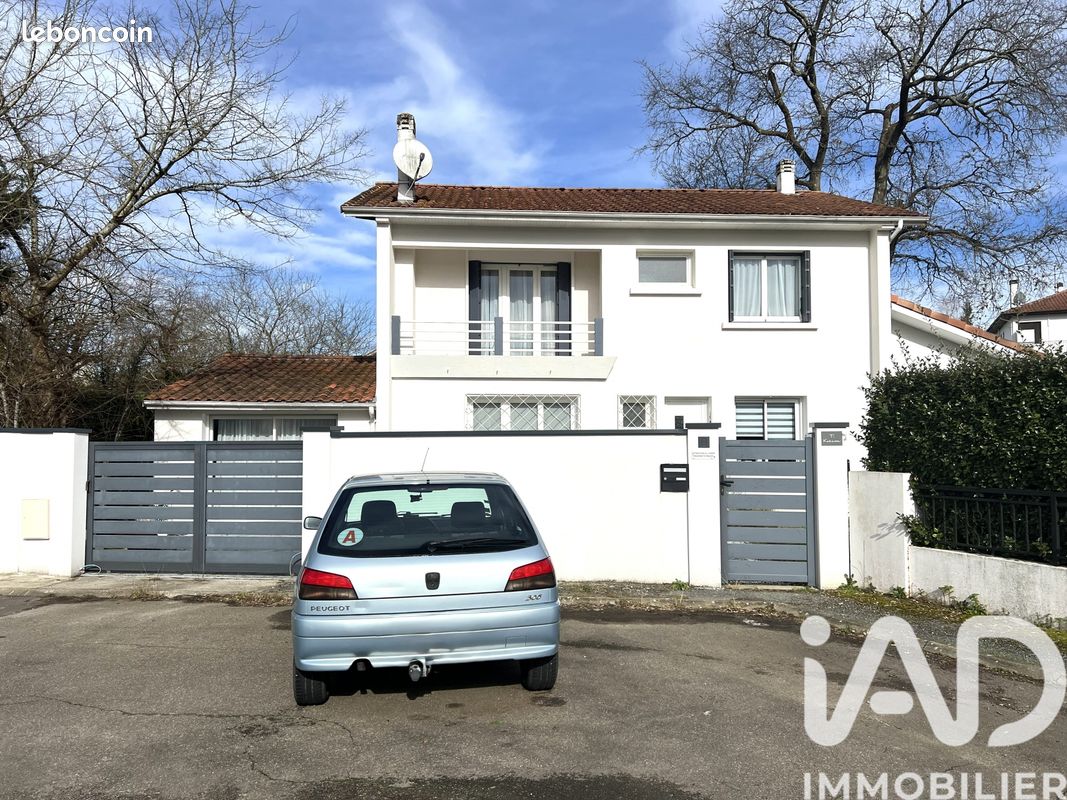 Maison 8 pièces 165 m² · à Saint-Pierre-du-Mont · 165 m² · 289 000 €