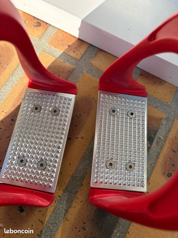 Lot équitation Rouge : étriers Assortis, Bandeau Et Capot Mouche – Neuf