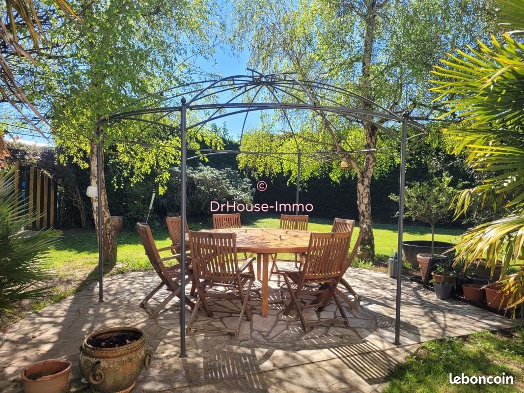Maison 10 pièces 245 m² · à La Selle-sur-le-Bied · 245 m² · 297 000 €