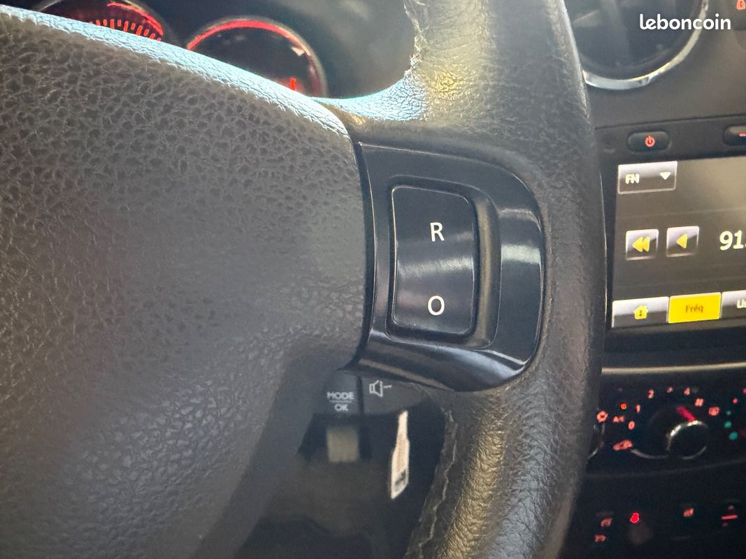 DACIA LOGAN MCV TCe 90 Ambiance / Ecran / Régulateur et limiteur de vitesse / Distribution / (image 12)