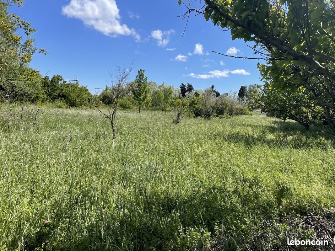 Terrain 551 m² · à Sénas · 551 m² · 170 000 €