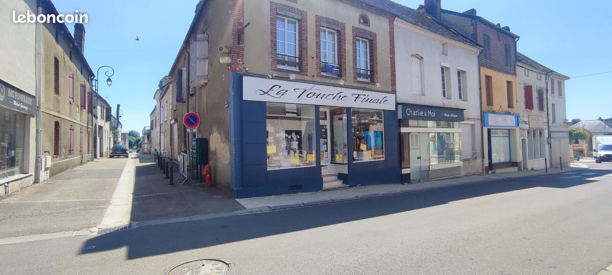 Maison 10 pièces 210 m² · à Montholon · 210 m² · 198 000 €