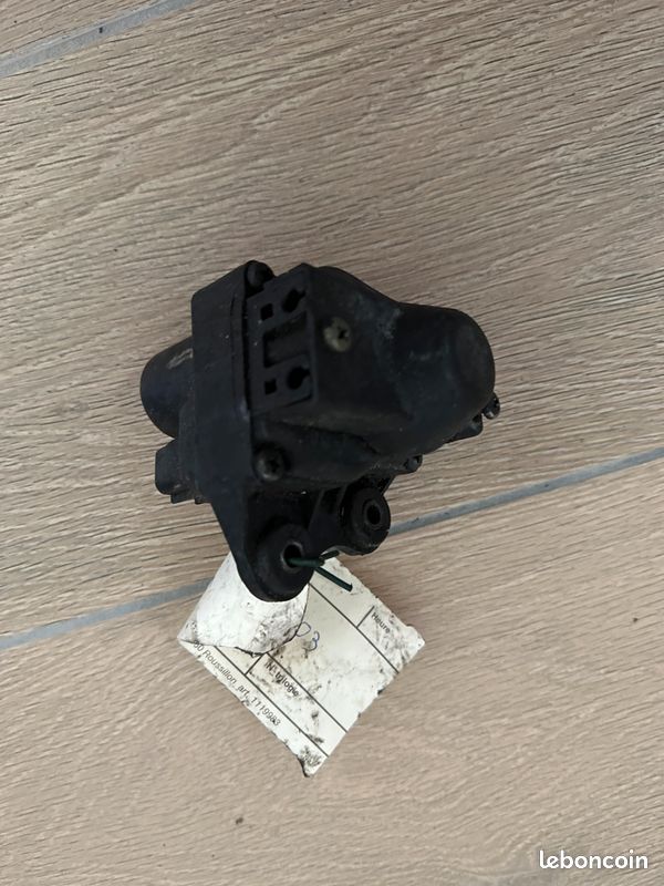 Valve R6 2003 (image 1)