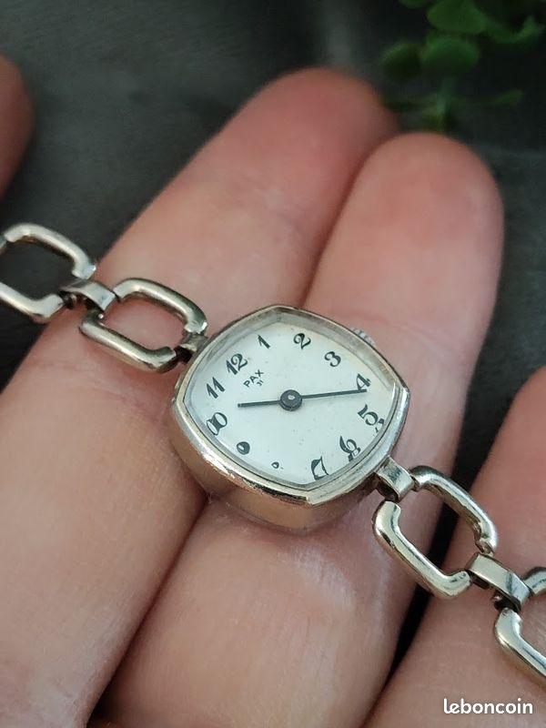 Montre Vintage Femme Pax - Mécanique Manuelle - Cadran Argenté - Occasion élégante