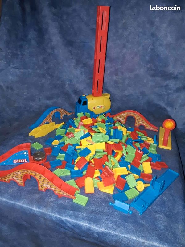 Dominos (image 1)