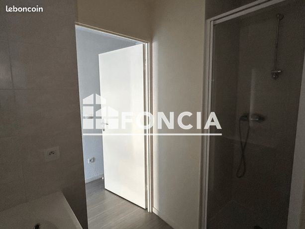 https://img.leboncoin.fr/api/v1/lbcpb1/images/55/86/9e/55869ed7fdec5ff81df622ccc604a7f3002ad101.jpg?rule=ad-image