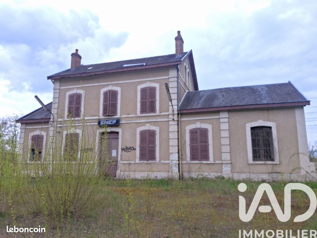 Maison 10 pièces 200 m² · à Neuvy-sur-Loire · 200 m² · 36 000 €