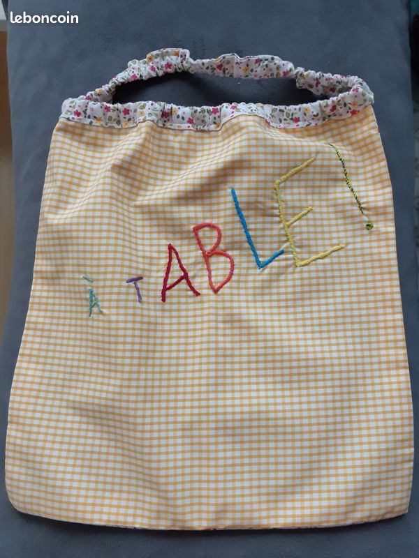 Serviette de table "maternelle" neuve (image 1)